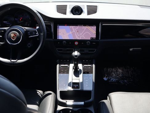 Certified 2026 Porsche Macan AWD/4WD image 20