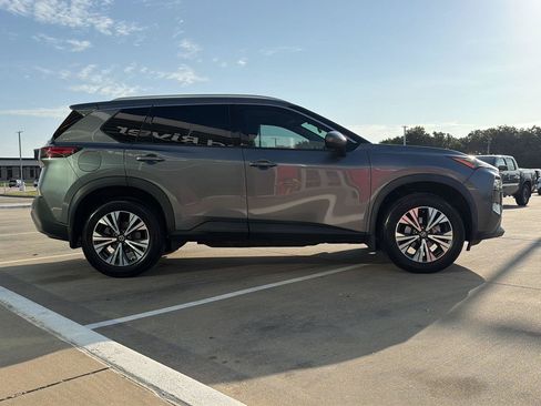 Used 2021 Nissan Rogue SV w/ Premium Package FWD image 5