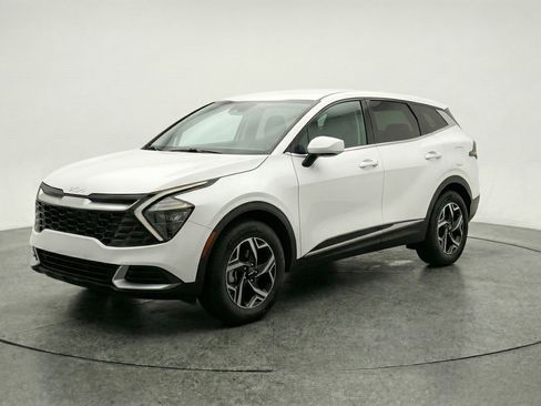 Used 2025 Kia Sportage LX image 3