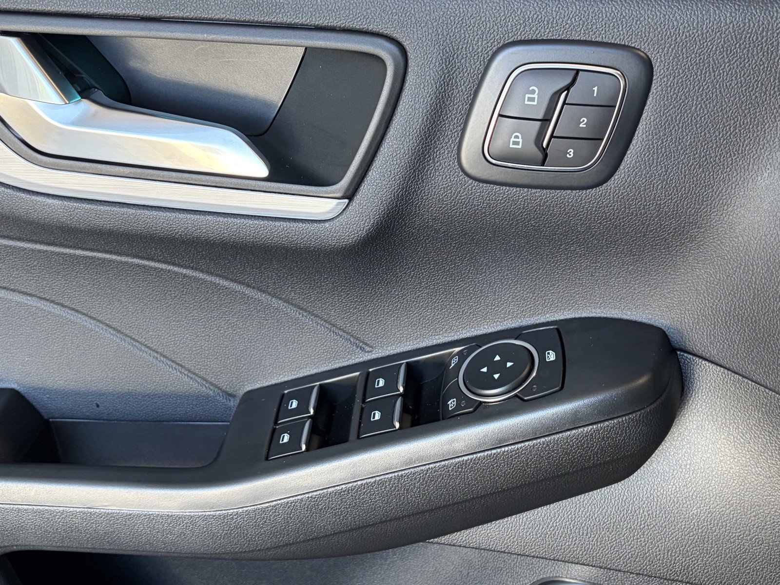 Used 2024 Ford Escape SE w/ PHEV Premium Package FWD image 22
