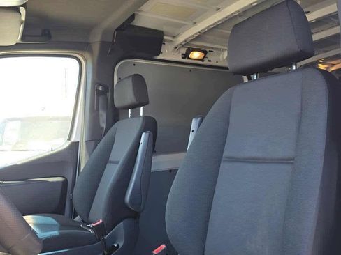 Used 2025 Mercedes-Benz Sprinter 2500 image 24