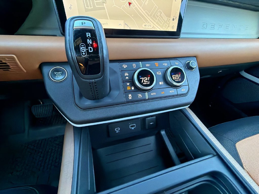 Used 2024 Land Rover Defender 110 X-Dynamic SE AWD/4WD image 25