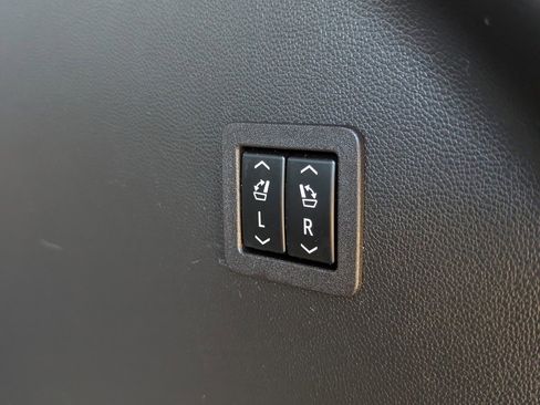 Used 2022 Buick Enclave Premium image 35