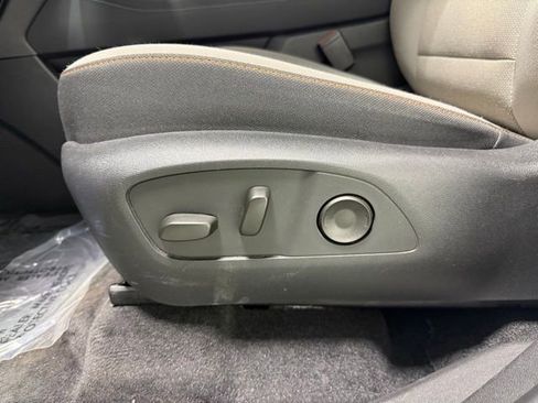 Certified 2025 Chevrolet Traverse LT image 14