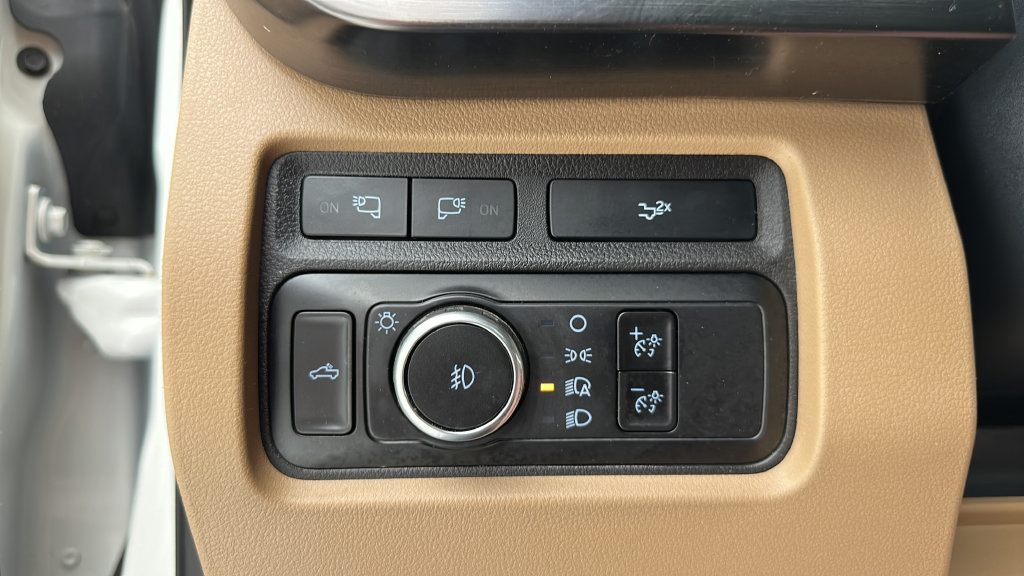 Used 2024 Ford F250 Lariat w/ Chrome Package AWD/4WD image 28