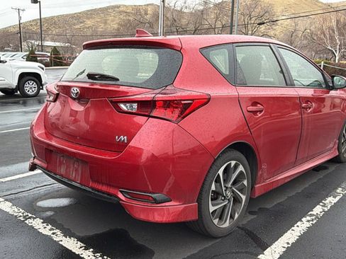 Used 2018 Toyota Corolla iM w/ Carpet Mat Package (TMS) image 2