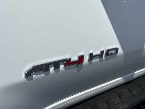 Used 2022 GMC Sierra 3500 AT4 w/ AT4 Preferred Package AWD/4WD image 33