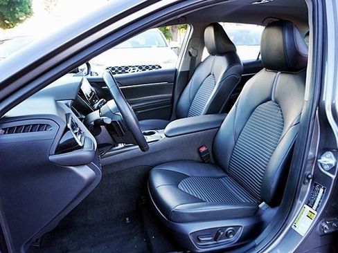 Used 2023 Toyota Camry SE image 14