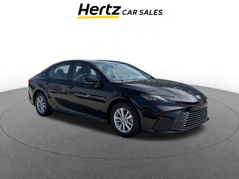 Used 2025 Toyota Camry LE image 1