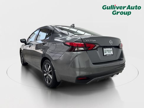 Used 2021 Nissan Versa SV FWD image 5