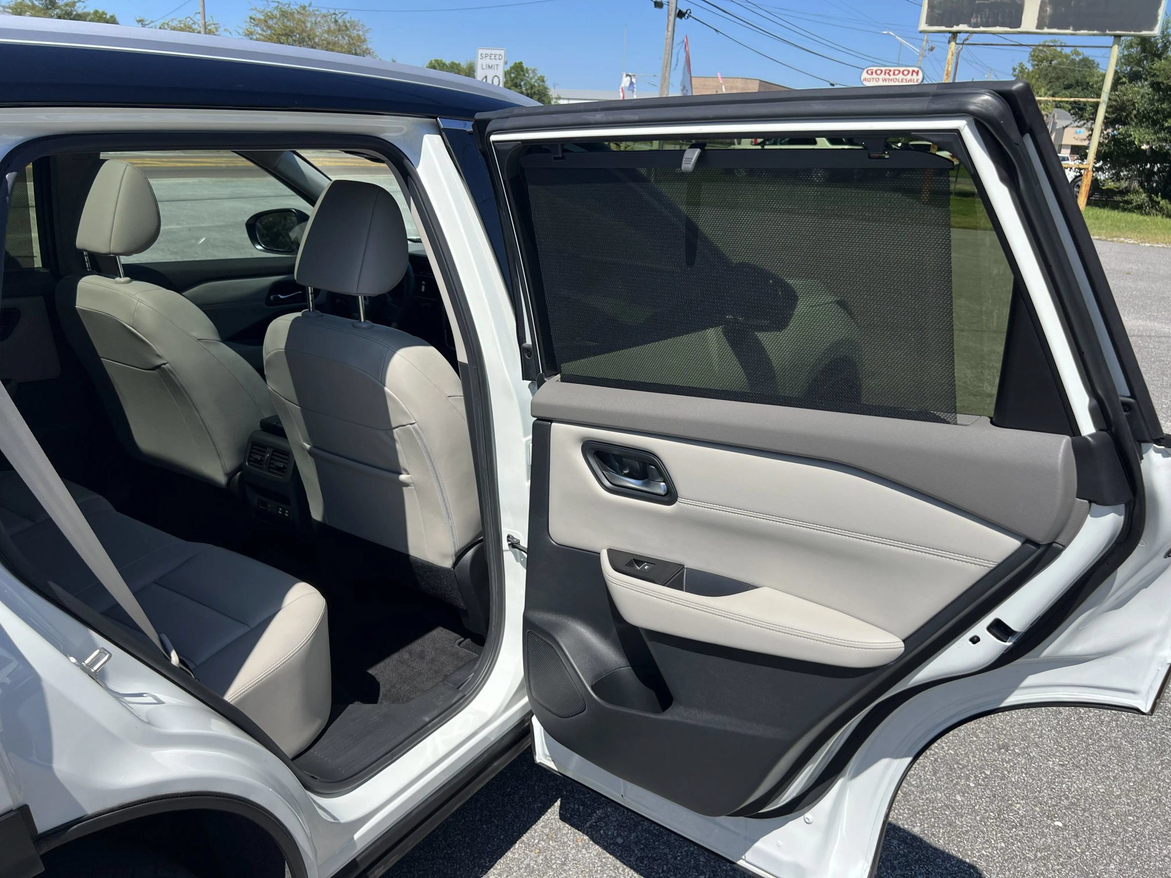 Used 2024 Nissan Rogue SL w/ SL Premium Package FWD image 16