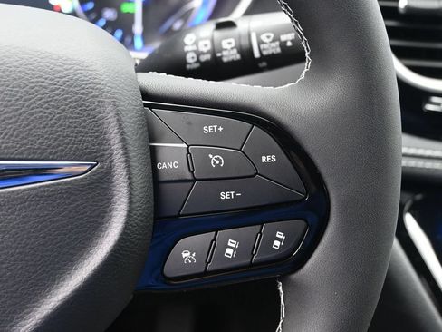 New 2026 Chrysler Pacifica Select w/ S Appearance Package FWD image 10