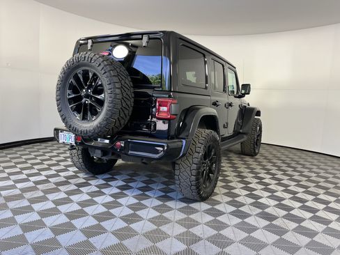 Used 2021 Jeep Wrangler Unlimited Sahara AWD/4WD image 5