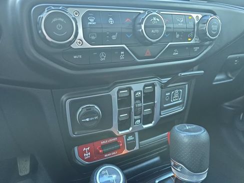 Used 2022 Jeep Gladiator Mojave w/ Cold Weather Group AWD/4WD image 24