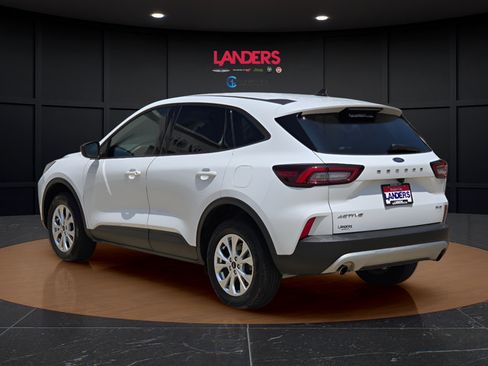 Used 2025 Ford Escape Active AWD/4WD image 2