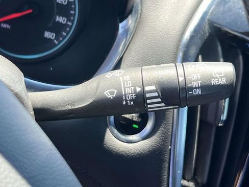 Used 2023 Chevrolet Traverse LT FWD image 26