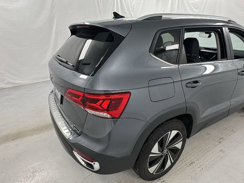 Used 2024 Volkswagen Taos SE w/ Panoramic Sunroof Package image 3