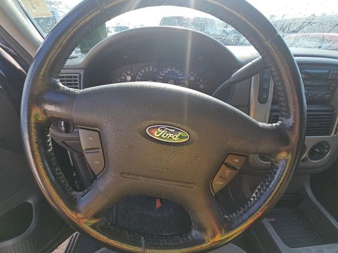 Used 2004 Ford Explorer XLT image 10