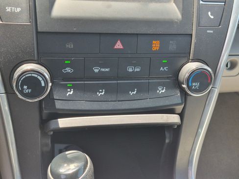 Used 2015 Toyota Camry LE FWD image 26