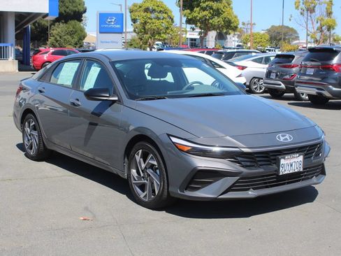 Used 2025 Hyundai Elantra Sport FWD image 5