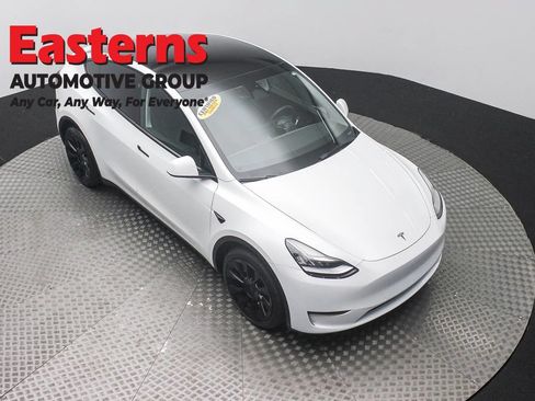 Used 2022 Tesla Model Y Long Range AWD/4WD image 3