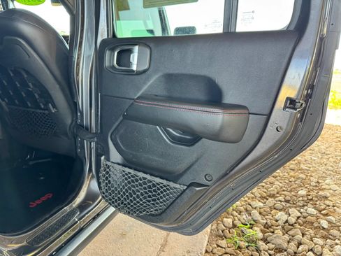 Used 2018 Jeep Wrangler Unlimited Rubicon AWD/4WD image 24