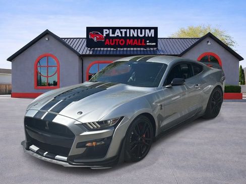 Used 2021 Ford Mustang Shelby GT500 w/ Technology Package RWD image 3