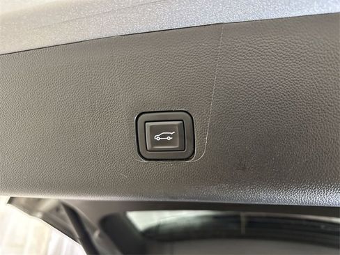 Used 2023 Chevrolet Traverse LT w/ LPO, Floor Liner Package image 27
