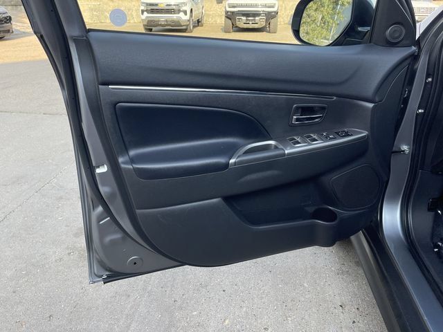 Used 2025 Mitsubishi Outlander Sport SE AWD/4WD image 10