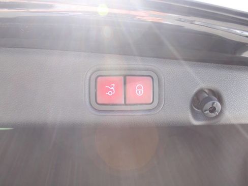 Used 2017 Mercedes-Benz E 300 4MATIC image 10