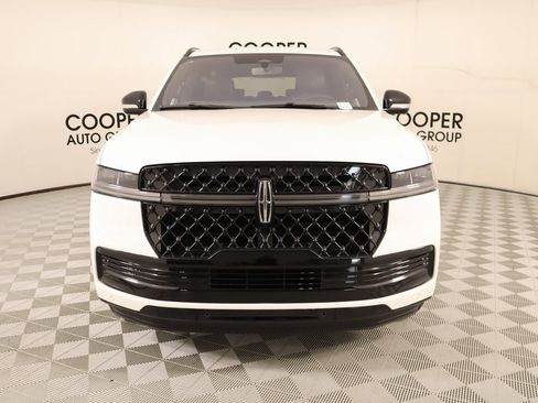 New 2025 Lincoln Navigator L Reserve w/ Jet Appearance Package image 9
