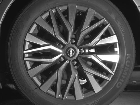 Used 2025 Nissan Altima 2.5 SV FWD image 14