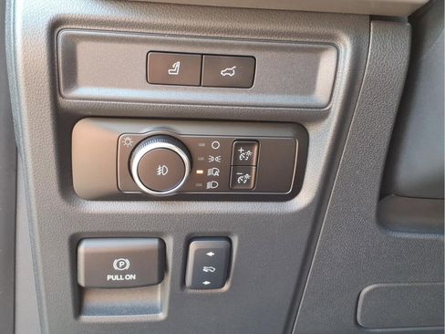 Used 2024 Ford Expedition XLT RWD image 19