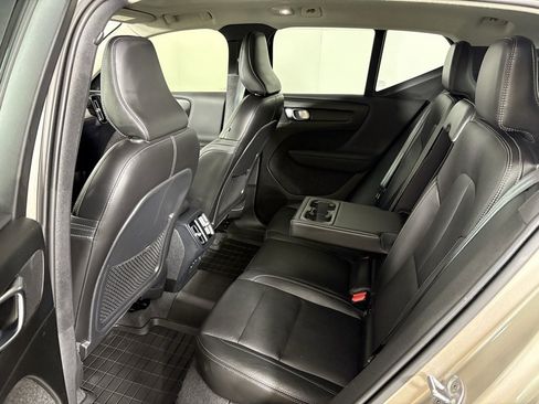 Used 2024 Volvo XC40 B5 Core image 35