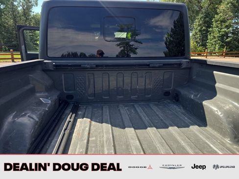 Used 2020 Jeep Gladiator Overland AWD/4WD image 23