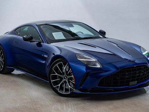 Used 2025 Aston Martin V8 Vantage Coupe image 3