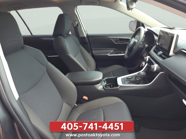 Used 2025 Toyota RAV4 LE AWD/4WD image 31