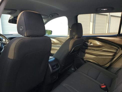 Used 2023 GMC Terrain SLE w/ Driver Convenience Package FWD image 9