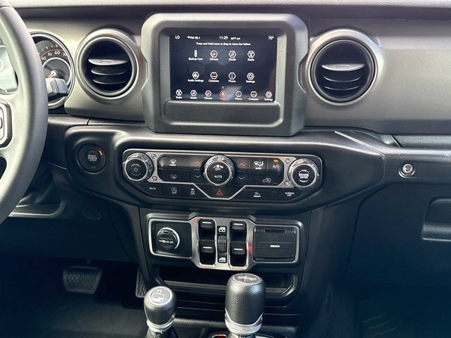 Used 2023 Jeep Wrangler Unlimited Sport AWD/4WD image 11