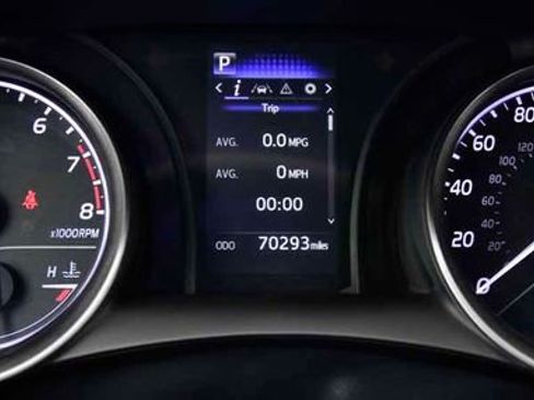 Certified 2022 Toyota Camry SE image 25