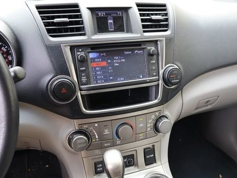 Used 2013 Toyota Highlander SE AWD/4WD image 8