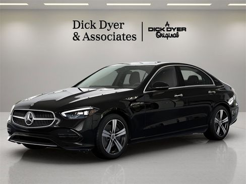 Used 2025 Mercedes-Benz C 300 Sedan image 28