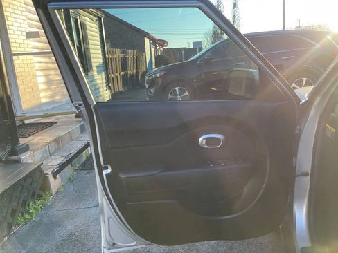 Used 2017 Kia Soul w/ Convenience Package image 12