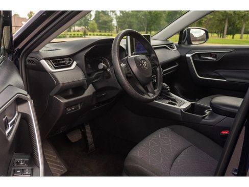 Used 2025 Toyota RAV4 XLE AWD/4WD image 10