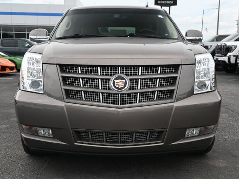 Used 2013 Cadillac Escalade Premium AWD/4WD image 3