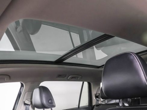 Certified 2022 Volkswagen Atlas SE w/ Panoramic Sunroof Package image 11