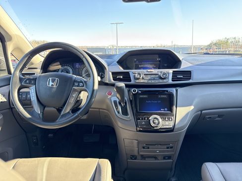 Used 2014 Honda Odyssey Touring Elite image 34