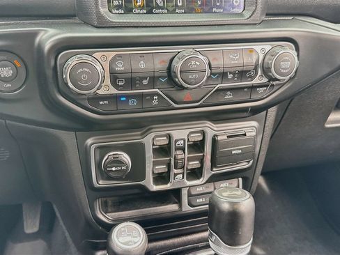 Used 2023 Jeep Wrangler Unlimited Sahara w/ Cold Weather Group AWD/4WD image 17