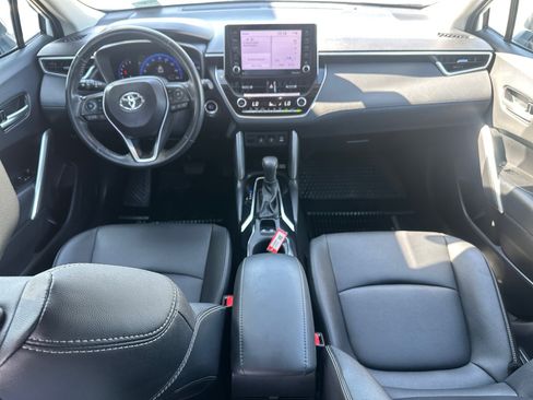 Used 2022 Toyota Corolla Cross XLE FWD image 11