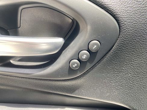 Used 2020 Jeep Cherokee Limited FWD image 22